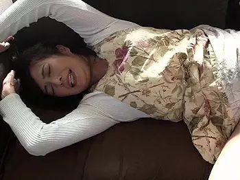 【ながえスタイル】若い息子の逞しいチンポで何度もイカされ絶頂母子相姦！背徳の近親相姦セックスに身を沈める美熟女人妻！
