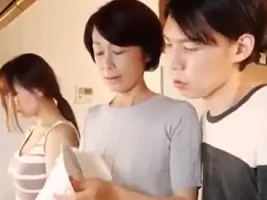 【嫁の母】娘夫婦と同居している義母のお尻を触り悪戯する娘婿！夫を亡くした未亡人の義母が娘婿に抱かれて女の悦びを思い出す！