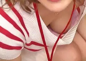 うおー！仕事に夢中でおっぱいポロリに気づかないOLにフル勃起が収まらず&hellip;