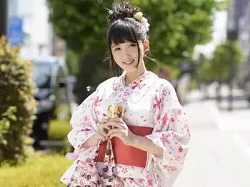 花火を見に行く途中の浴衣美女がMM号でゲームに挑戦！勝負に負けて見たこともないデカチ○ポでハメられる