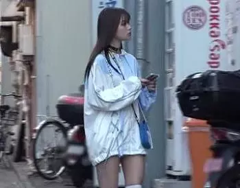 ぴぇん系女子が変態オジたちと生セックス！高額バイトにつられ応募して来た「みにゃみ（20）」4人のオジのチンポを咥える！