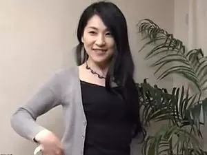 四十路後半とは思えない美魔女な素人マダムをGET！初撮りとなるハメ撮りで膣内射精！
