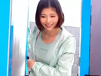 【マジックミラー号】超可愛いアラサーEカップ巨乳美ジョガー！プロによる個別レッスンエロ企画で落とせるか&hellip;＜素人ナンパ＞