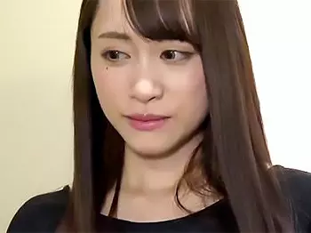 【素人】ご近所の欲求不満な人妻がこっそりオナニー配信!事実に気づいた男性のデカチンしゃぶって中出し性交!
