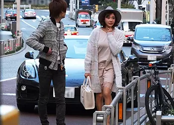 【手コキ】憧れのおっぱい女優を応援してきた男性たち！囲みながら希望通りにたっぷり抜いてもらう