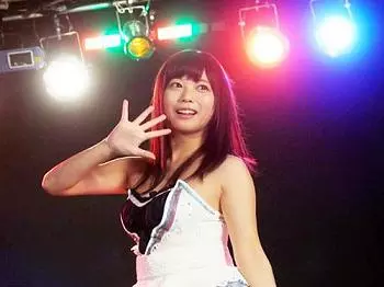 ＜アイドル＞ファンたちの前で、、、、デカ乳ぽろり、、、「おっぱい、でっけぇｗｗ」