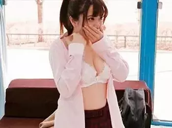 《マジックミラー号／素人ナンパ企画》『話が違うよ&hellip;』制服ロリJKに下着モニターと言い羞恥マッサージ&rarr;ぶっかけ着衣セックス