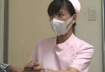 「こんなチ○ポですみません」包茎勃起チ○ポを優しく剥いてヤラせてくれた美人看護師