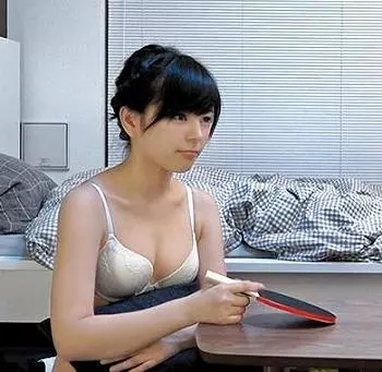 脱衣卓球で負けて巨乳揺らしながらラブラブHしちゃうデザイナー♪【ナンパ連れ込みSEX】