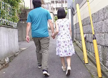 借金返済のため父親に売られ、知らないおじさんたちに次々と種付けされた幼い娘(145cm　33キロ)