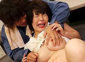 【緒川凛】 むっちり豊満巨乳熟女妻、鬼畜男に押し倒され中出しレ〇プされてしまう･･･ 【tube8】