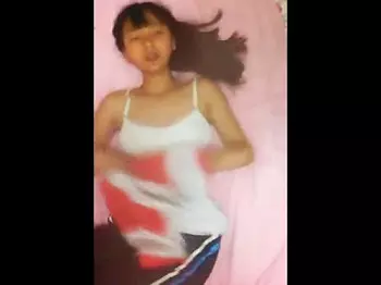 ＜個人流出＞「実年齢アウトな女児スマホのアカンやつｗｗ」各所で人気の現役ロリ中学生！スグ消される激ヤバ娘ｗ＜美少女JC＞