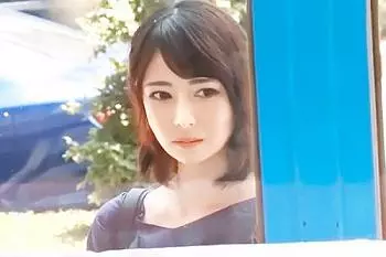 【美熟女に無理矢理センズリ鑑賞❤】三十路熟女の人妻の目の前でオナニーする変態企画で発情させて即ハメ不倫をモニタリング盗撮