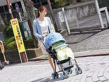【人妻レイプ】ベビーカー押して歩く出産直後な若妻お母さんを尾行して家を特定！玄関前で襲われて敏感に連続絶頂する美人な母親