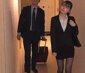 【痴女＝中出し】&rArr;早々と番号かかれた部屋に向かい上司とセクロス
