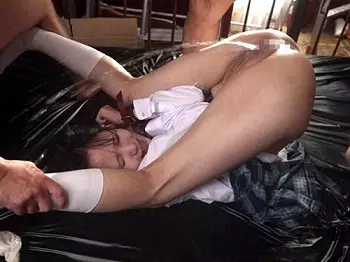 【JKレイプ】怪しい男に薬品を嗅がされて意識失うロリ女子校生…目覚めたら廃墟で監禁されていて鬼畜な辱めエロ肉便器調教!