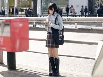 【大量潮吹き&times;素人】素人企画でアイドル級ロリ美少女がパコパコ！大量潮吹きおしっこ放尿！手袋ホワイト着エロ騎乗位！