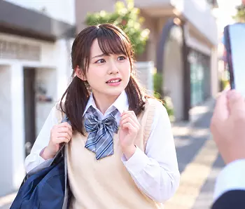 【ロリ貧乳女子高生】「何で&hellip;ココがわかったの&hellip;」スレンダーエロ美乳な美少女JKが過去のストーカー加害者と再会してしまい&hellip;