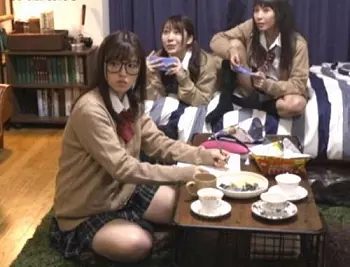 両親がいない間、僕の家を&rsquo;&rsquo;溜まり場&rsquo;&rsquo;にする女子3人組…アイドル系巨乳ロリ美少女JKの小悪魔誘惑に負けて中出し！