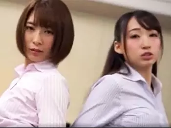 【阿部乃みく&times;蓮美クレア&times;M男搾精】ドSなOL二人が容赦ないM男ザーメン搾りいじめ！チンポしゃぶって臭いマンコ舐めさせて