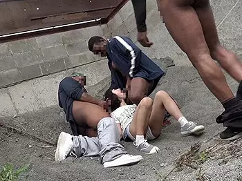 【鬼畜レイプ】野外でロリ貧乳なスレンダー少女に起きた悲劇！黒人集団の強姦&hellip;犯され奴隷が痙攣失神&hellip;《連続射精＆連続中出し》