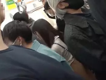 【レイプ】「いやぁ&hellip;誰か助けて&hellip;」尾行して来た痴漢男に突如犯される美少女！見えないせいでビンカンになり喘いでしまう始末