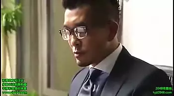 美脚の人妻が職場で密かな快楽に溺れる！バックで絶頂するまでに感じる濃密セックス