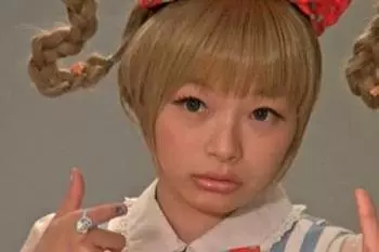 キャリーそっくりなアイドル美少女がAVデビュー！？イキナリ激しいSEXで潮吹きしちゃってる！