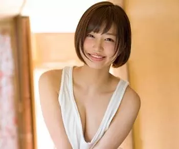 「エッチな事したいなぁ♡」あまりにもロリカワイイJK美少女が紗倉まなに憧れてAVデビュー！