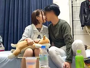 盗撮されてるとは知らずにグラインド騎乗位で腰を振りまくる童顔JD