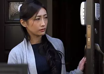 《神納花※人妻》幸せそうな人妻の住まいに押しかけて共謀した連中と輪姦しまくりナマ出しレイプ