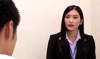 スーツ姿の巨乳オフィスレディが部下をHでお仕置き！フル勃起チンポに美脚で足コキ!