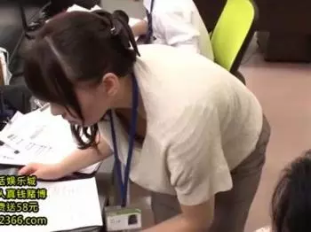 【企画】作業をするとプルンと揺れる大きくて柔らかそうな胸に興奮してしまった男性社員が&hellip;ｗｗｗ