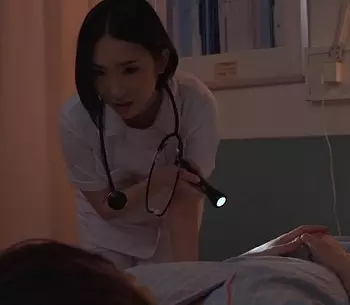 森沢かな・永野つかさ・舞原聖の透けパン尻に勃起！看護師たちに褒められる入院生活の痴女手コキ体験【エロ動画】
