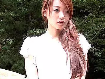 ＜野外！＞色っぽい感じの美魔女オバサン！島でガチパコｓｅｘシチャウ！