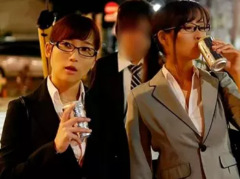 《中出し喰い/狂～女上司》ほらお膣‥次は私よ！ほろ酔いで部下を連れ込みしたお局ОLが夜通し逆痴漢～エロ動画WWWWWWW