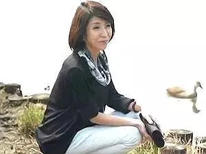 五十路の清楚人妻熟女がAVデビュー！美熟女に他人棒を『ナマ』挿入！中出し！宮崎恵美子