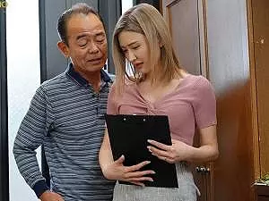 「親睦を深めようって言うんだよ&hellip;」突然胸を揉まれるギャル人妻！！ろくに抵抗もできない女は、そのまま感じてしまうと&hellip;
