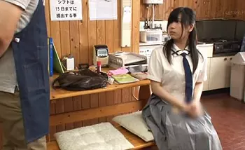 【レイプ】黒髪清楚なロリ美少女ｊｋが万引きして身体検査と称して店員に怒涛の潮吹き制裁をされてから謝罪Hでハメ潮を吹かされ
