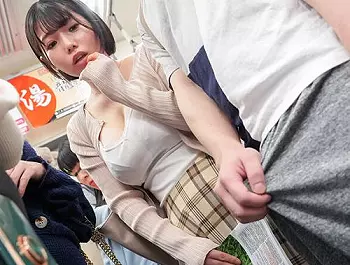 ヤバイ、甥っ子が勃起してる！まだ子供だから&hellip;と女性専用車両に乗せてしまった叔母が焦ってこっそり抜く