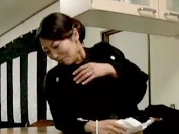【バック】「お願い!やめて…」亡くした旦那に顔向けできない。寂しさのあまり拒み切れず…背徳感の中で男根を受け入れ感じてし