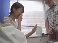 「御主人と比べてどうですか？」「おっ・・大きいと思います」照れまくる美人妻がオッパイ揉まれながら手コキの大サービス。しか