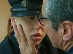 父親の借金のお陰で愛人契約をしてしまったオナベの娘。爺さんにマンコを貫かれて処女喪失
