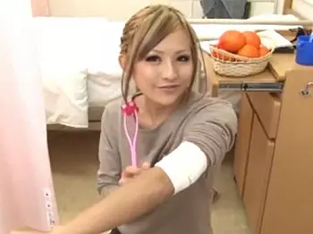 私のおっぱい&hellip;小さいって思ってるでしょ&hellip;❤入院中仲良くなった隣のベッドの黒ギャル女子校生が色目使い誘惑してエッチおねだり