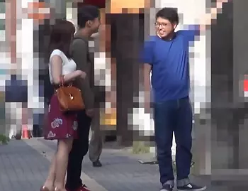 【人妻モニタリング】外で待ってる旦那を裏切り腰の動きが止められない奥様！擦れる快感に負けてしまう