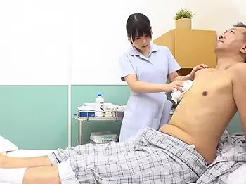 【看護師】癒しの病院で過激な看護!身体を拭くだけじゃ物足りない!?乳首責めで快感を与えちゃいます!www
