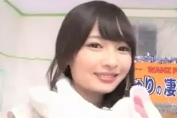 【跡美しゅり 凄テク】10分ガマン出来たら生ハメ膣内射精OK！色白パイパンの美少女の甘い淫語誘惑で手コキ射精？