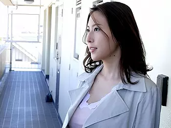 『ずっと好きでした&hellip;』隣人の突然すぎる告白！若きデカチンに押されたエロ巨乳な人妻熟女が泥酔旦那の隣で不倫パコ＜NTR＞