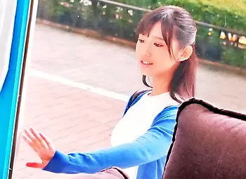 『やだぁ～大きすぎるぅ&hellip;』清楚で可愛い女の子がチャームポイントの可愛らしいアヒル口で男優チンポをいやらしくナメナメ