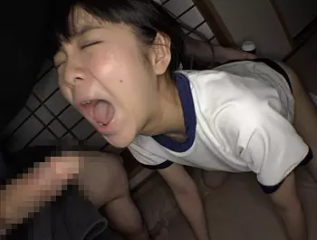 【アウロリレイプ】体操服の小学生を電マ責めしながら喉奥イラマ！ブルマずらしハメ着衣セックス！